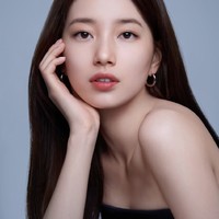 6. Suzy telah mencuri perhatian sejak memulai debut sebagai personel Miss A. Dia langsung menjajal dunia akting lewat drama Korea Dream High dan banjir tawaran iklan. Aktris cantik ini pernah menjalin hubungan asmara dengan Lee Min Ho dan Lee Dong Wook. Foto: dok. Lancome
