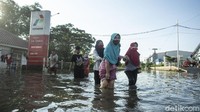 Fenomena gerhana bulan total memang perlu diwaspadai masyarakat. Sebab banjir rob akan mengintai kawasan pesisir.  