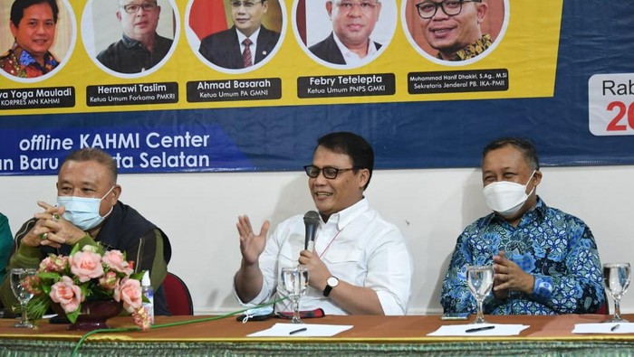 Wakil Ketua MPR Ahmad Basarah berbicara di acara webinar yang digelar lima organisasi alumni Kelompok Cipayung di Markas KAHMI Center.