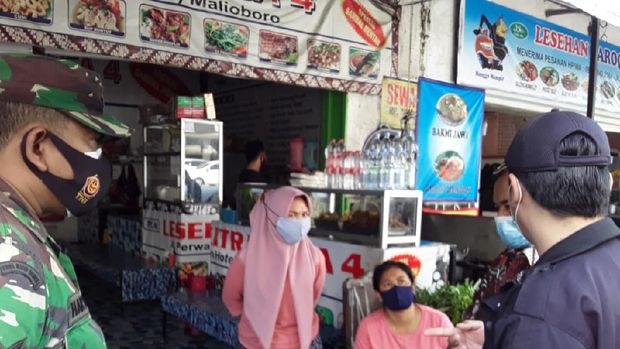 Warung pecel lele yang viral 'nuthuk' harga di Malioboro Yogyakarta, Kamis (27/5/2021).