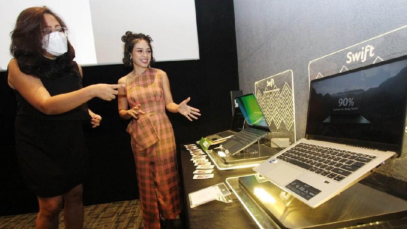 Berkomitmen untuk dapat terus mendukung aktivitas produktif pelanggannya, Acer meluncurkan #swiftcandoit. Swift merupakan laptop dengan desain tipis dan ringan.