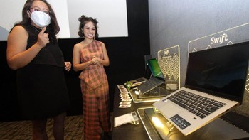 Swift merupakan lini laptop unggulan dengan desain tipis dan ringan yang memberikan responsivitas, daya tahan baterai hingga konektivitas terbaik yang dibutuhkan pengguna untuk bekerja, bermain dan berkreasi. 