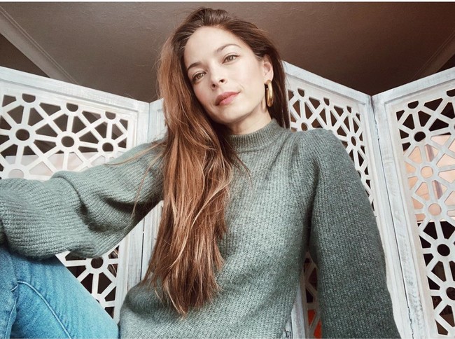 Kristin Kreuk merupakan pemeran Lana Lang di Smalville. Artis cantik Hollywood yang satu ini memiliki darah keturunan Belanda dari sang ayah, sedangkan ibunya berasal dari Indonesia. Foto: Instagram/mskristinlkreuk