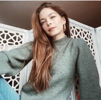 Kristin Kreuk merupakan pemeran Lana Lang di Smalville. Artis cantik Hollywood yang satu ini memiliki darah keturunan Belanda dari sang ayah, sedangkan ibunya berasal dari Indonesia. Foto: Instagram/mskristinlkreuk