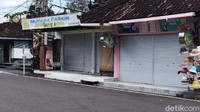 Sepinya pengunjung membuat pedagang terimbas. Banyak yang memilih menutup tokonya.