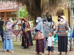 Bupati Banyuwangi Kampanyekan Vaksinasi dengan Senam Bareng Lansia