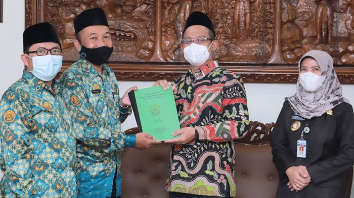 Bupati Kebumen Saat Menerima Audiensi PGMI