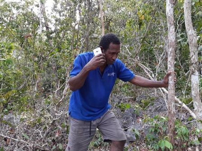 Cara Telepon di Kampung Goras