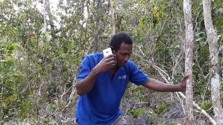 Cara Telepon di Kampung Goras Cara Telepon di Kampung Goras