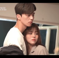 Dibuat mabuk visual, penggemar tak menyangka keduanya akan dipasangkan dalam drama Korea Nevertheless, yang diadaptasi dari webtoon. Foto: dok. YouTube JTBC Drama
