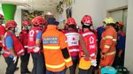 Foto-foto Evakuasi Teknisi Hotel di Malang yang Terjepit Lift