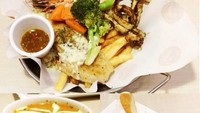 Felicia Tissue ternyata sosok imut yang senang kulineran. Mulai dari makan di restoran hingga makanan kaki lima. Foto: Instagram/feliciatissue