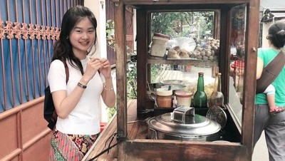 10 Pose Imut Felicia Tissue Saat Rayakan Ulang Tahun dan Makan Bersama