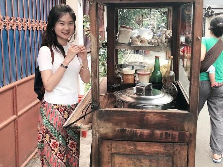 10 Pose Imut Felicia Tissue Saat Rayakan Ulang Tahun dan Makan Bersama