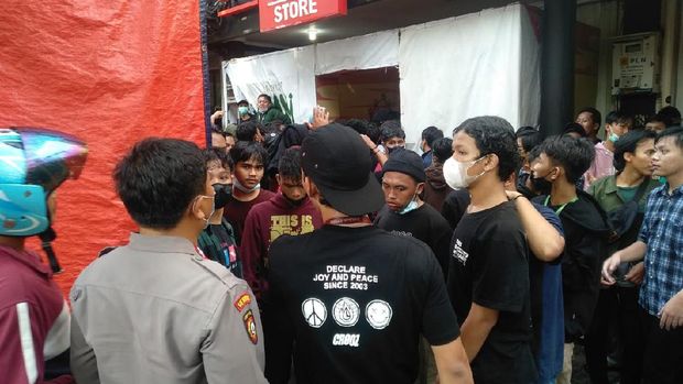 Jakcloth Bekasi disegel (Dok Polsek Bekasi Selatan)