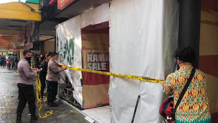 Jakcloth Bekasi disegel (Dok Polsek Bekasi Selatan)