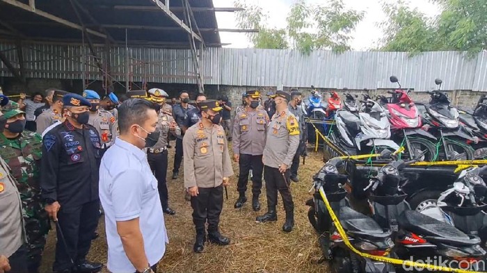 Jumpa pers penggerebekan gudang penyimpanan kendaraan bodong di Pati, Jumat (28/5/2021). Total barang bukti sebanyak 360 sepeda motor dan mobil.