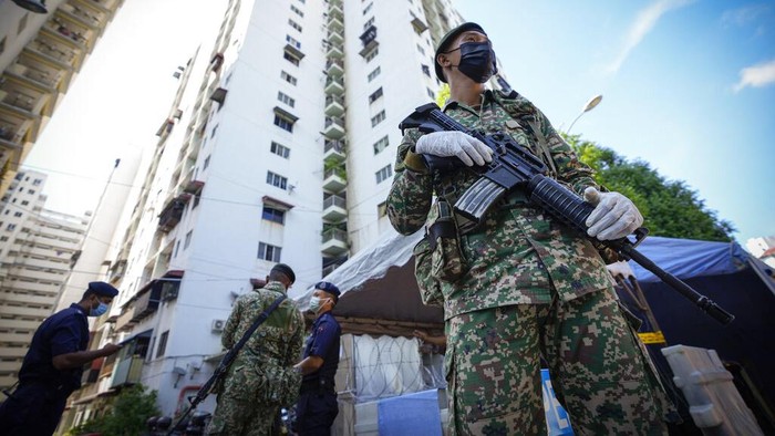 Kasus COVID-19 di Malaysia kini semakin mengkhawatirkan. Per Kamis (27/5/2021) kemarin,  peningkatan meroket sebanyak 7.857 kasus.