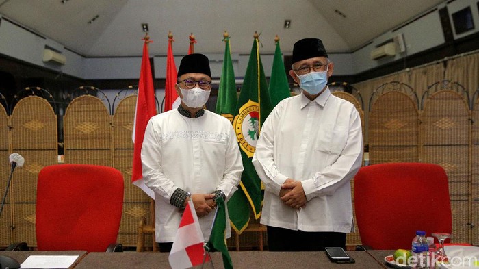 LDII Terima Wakil Ketua MPR Zulkifli Hasan Wakil ketua MPR Zulkifli Hasan bertemu dengan Ketua Umum Lembaga Dakwah Islam Indonesia KH Chriswanto Santoso di DPP LDII, Jakarta, Jumat (28/5/2021). Pertemuan ini mambahas tentang situasi perkembangan isu sosial, ekonomi dan politik bangsa dan negara.