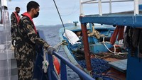 Operasi Kapal Pengawas Hiu 15 yang dinahkodai oleh Kapten Priyo Kurniawan melakukan penangkapan terhadap dua kapal yaitu FB GENEVIEVE (85GT) dan FBCa GIE 2 (9 GT).