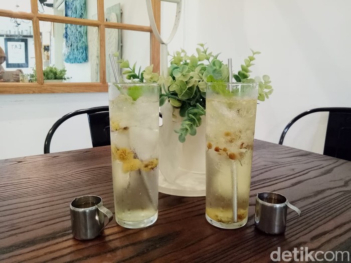 Mandira Garden Mandira Garden: Menikmati Hasil Kebun yang Segar di Tengah Kebun Asri