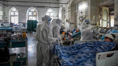 Mengintip Bangsal ICU COVID-19 di India