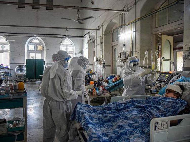 Mengintip Bangsal ICU COVID-19 di India