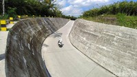 Untuk Sabo Dam yang baru ini lokasinya berjarak sekitar 700 meter dari Taman Sabo Dam Nglumut. 
