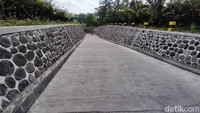 Bahkan, tiap akhir pekan lokasi ini ramai dikunjungi orang maupun pegowes.