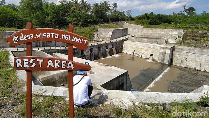 Mengunjungi Sabo Dam Nglumut Magelang Salah satu bangunan Sabo Dam Nglumut di Kabupaten Magelang, Jawa Tengah, sempat viral di medsos. Bangunan ini mendadak menjadi ramai dikunjungi orang.