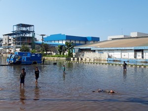 Muara Baru Jakut Masih Tergenang Banjir Rob hingga Siang Ini