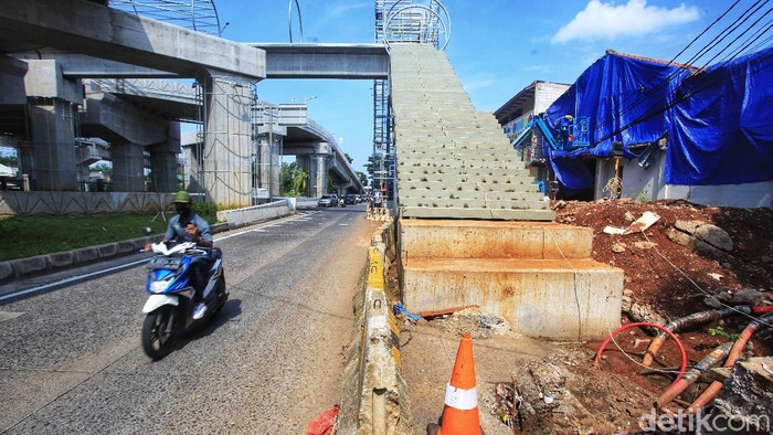 Pembangunan JPO Tapal Kuda Masih Molor Jembatan penyeberangan orang (JPO) di flyover tapal kuda Lenteng Agung rencananya bakal rampung akhir Mei ini. Nyatanya hingga hari ini belum selesai.