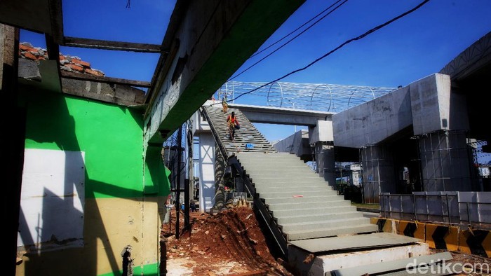 Pembangunan JPO Tapal Kuda Masih Molor Jembatan penyeberangan orang (JPO) di flyover tapal kuda Lenteng Agung rencananya bakal rampung akhir Mei ini. Nyatanya hingga hari ini belum selesai.