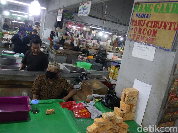 Perajin mogok, tahu tempe hilang di Pasar Kosambi Bandung