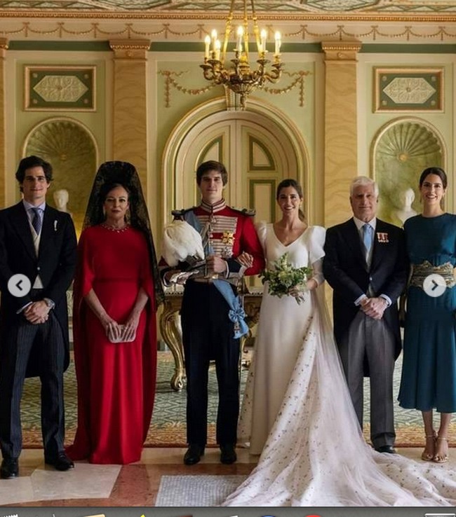 Pernikahan tersebut dihadiri oleh keluarga dan teman terdekat, termasuk kakaknya Fernando Fitz-James Stuart atau Duke of Huescar. Foto: Fotografer @aortizphoto, Instagram @the_royal_watcher