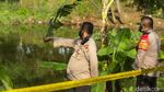 Penampakan Bagian Pesawat yang Jatuh di Danau Cibubur