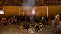 Momen saat warga suku Pataxo mengadakan ritual untuk berterima kasih kepada Deus Tupã.  