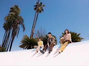Perasaan Senasib Rich Brian, NIKI dan Warren Hue di California