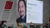 Layar menampilkan profil Abdi Negara Nurdin saat Rapat Umum Pemegang Saham (RUPS) Tahunan Tahun Buku 2020 di Jakarta, Jumat (28/5/2021). 