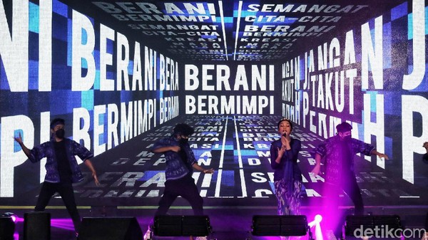 Kegiatan ini diharapkan bisa mengangkat kembali potensi, semangat, dan pendapatan pelaku di industri kreatif khususnya di subsektor kuliner, kriya, fesyen, musik, aplikasi, permainan, film, dan animasi yang jatuh karena efek pandemi COViD-19 sehingga nantinya dapat meningkatkan daya saing, menghasilkan produk yang siap berkompetisi di pasar produk kreatif baik skala nasional maupun internasional. Kegiatan ini diharapkan bisa mengangkat kembali potensi, semangat, dan pendapatan pelaku di industri kreatif khususnya di subsektor kuliner, kriya, fesyen, musik, aplikasi, permainan, film, dan animasi yang jatuh karena efek pandemi COViD-19 sehingga nantinya dapat meningkatkan daya saing, menghasilkan produk yang siap berkompetisi di pasar produk kreatif baik skala nasional maupun internasional.