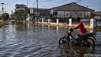 Berbarengan dengan gerhana bulan total ini atau fenomena super blood moon bahwasanya ada fenomena potensi banjir rob atau banjir pesisir terhadap wilayah Indonesia.