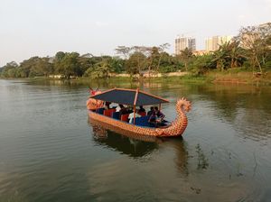 Tim dari KNKT Cek Lokasi Heli Jatuh Pakai Perahu Naga