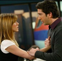 Rambut panjang menemani gaya Rachel Green hingga musim terakhir. (Foto: NBC/Getty Images)