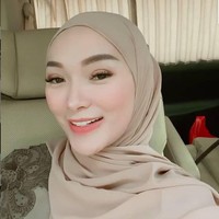 Penyanyi 31 tahun ini masih perlu menurunkan bobot 8 kg lagi untuk kembali ke berat badan semula atau sebelum hamil dan melahirkan. Foto: Instagram/@zaskia_gotix