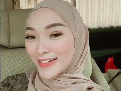 7 Penampilan Zaskia Gotik yang Kini Berpipi Tirus Setelah Turun BB 8 Kg