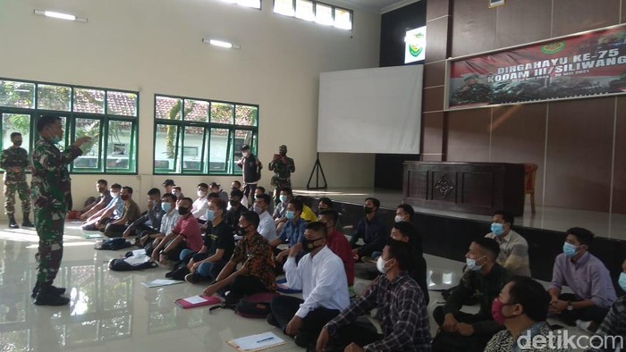 65 warga sipil Kuningan ikut Komcad marta darat