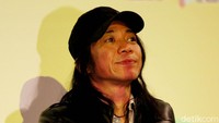 Abdi Negara Nurdin atau lebih dikenal dengan Abdee Slank, ditunjuk oleh Kementerian Badan Usaha Milik Negara (BUMN) sebagai Komisaris Independen PT Telkom Indonesia (Persero) Tbk. Rachman Haryanto/detikcom. Abdi Negara Nurdin atau lebih dikenal dengan Abdee Slank, ditunjuk oleh Kementerian Badan Usaha Milik Negara (BUMN) sebagai Komisaris Independen PT Telkom Indonesia (Persero) Tbk. Rachman Haryanto/detikcom.