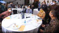 Acara tersebut juga dihadiri oleh Calon Ketua Umum Kadin Indonesia Anindya Bakrie, Ketua Kadin Indonesia Rosan P Roeslani, Menteri Koordinator Bidang Perekonomian Airlangga Hartarto dan Menteri Perindustrian Agus Gumiwang Kartasasmita. 