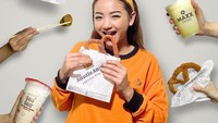 Namun, di balik perannya tersebut, Glenca Chysara merupakan sosok yang seru. Ia bahkan sering menghabiskan waktu untuk kuliner seru bersama teman-temannya. Foto: Instagram @glencachysaraofficial