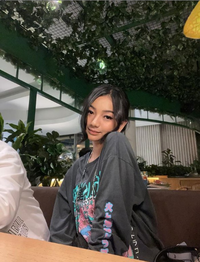 Glenca Chysara Cantiknya Glenca Chysara saat Ngopi Cantik di Kafe Kekinian